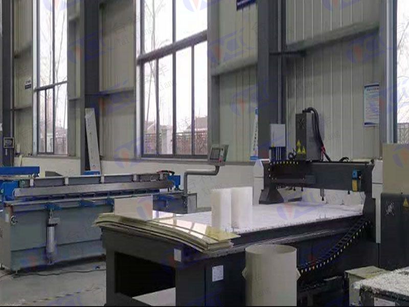 Fully automatic plastic cutting area